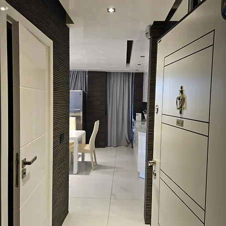 страхотен тристаен анжелика Apartment